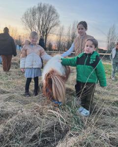 Děti v ubytování De Skure: vakantiewoning op boerderij