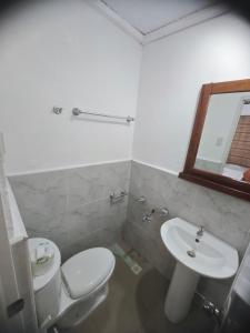 Ένα μπάνιο στο Room-Cola Inn
