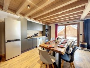 a kitchen and dining room with a table and chairs at Chalet Le Daim in La Toussuire