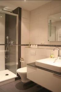 Ένα μπάνιο στο Apartment für 3, nicht für Monteure