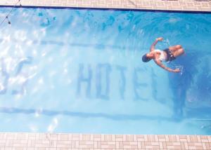 Bazén v ubytování BOSS HOTELS & SUITES nebo v jeho okolí + 7 fotografií