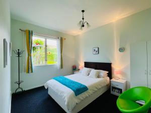 Ліжко або ліжка в номері Kelvin Garden Villa