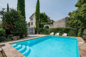 a swimming pool in the yard of a villa at Mas Carpe Diem avec piscine privée et wifi in Orthoux-Sérignac-et-Quilhan
