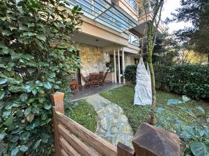 Zahrada ubytování Seaside Apartment with a Private Garden