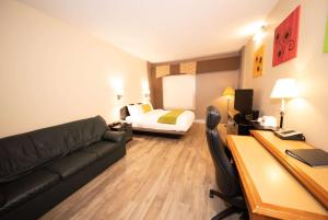 Posezení v ubytování Days Inn by Wyndham Berthierville