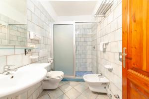 Salle de bains dans l'établissement Punta Chiarito Resort