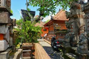 a motorcycle parked in front of a building at Artja Inn Ubud in Ubud