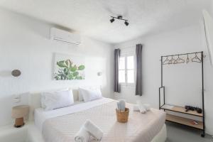 Ένα ή περισσότερα κρεβάτια σε δωμάτιο στο Blue Moon Mykonos Homes
