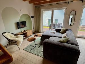 a living room with a couch and a tv at Meermaid 2 in Plau am See