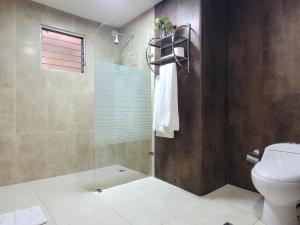 Koupelna v ubytování Hotel Olimpo + 37 fotografií