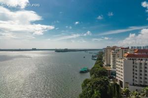 Naktsmītnes Best sea view serviced apartments at marine drive cochin pilsētā Kočina fotogalerijas attēls