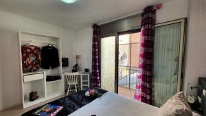 Posteľ alebo postele v izbe v ubytovaní Attic Terrace BCN, Near Airport & Cruise Port