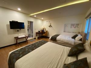 Postel nebo postele na pokoji v ubytování Kenting Heng-Chung Art Hostel