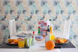a table with two plates of oranges and drinks at The Albufeira Concierge - Modern Salgados in Albufeira +14 photos