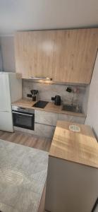 Nhà bếp/bếp nhỏ tại LUX HOME