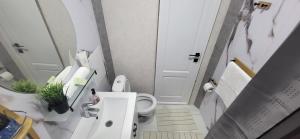 Phòng tắm tại LUX HOME +6 ảnh