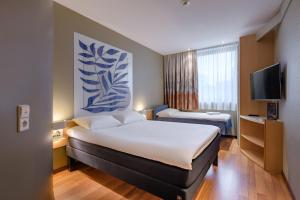 Postel nebo postele na pokoji v ubytování ibis Heilbronn City + 37 fotografií