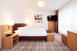 En eller flere senger på et rom på Central City Hotel Rochat