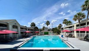 Pool - WiFi - Parking - Best Location !内部或周边的泳池