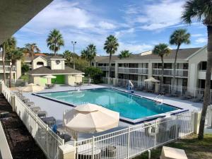 Pool - WiFi - Parking - Best Location !内部或周边的泳池