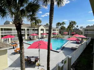 Pool - WiFi - Parking - Best Location !内部或周边的泳池