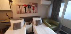 Ένα ή περισσότερα κρεβάτια σε δωμάτιο στο Aparthotel - SAVAS 1 - Mini Studio & Parking