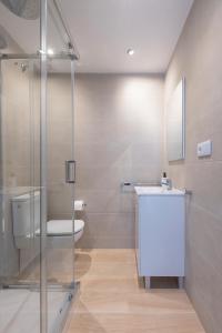 A bathroom at LU&CIA Málaga Skyline