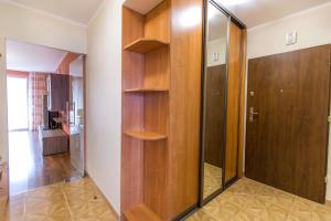 a room with a sliding glass door and a kitchen at Sudety Park - PolanicaApartamenty pl in Polanica-Zdrój