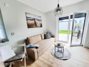 a living room with a couch and a table at Haus Luca - an den Müritzer Küstenwiesen in Müritz