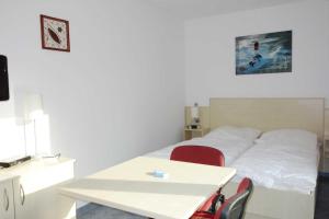 Katil atau katil-katil dalam bilik di Küstenwald - Ferienzimmer großer Eikkater 8 +3 gambar