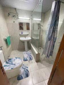 Ванная комната в Cozy Stay for Group/Family