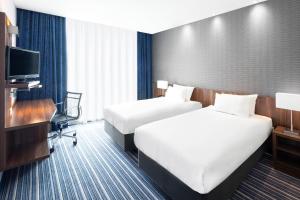 Postel nebo postele na pokoji v ubytování Holiday Inn Express Utrecht - Papendorp by IHG + 30 fotografií