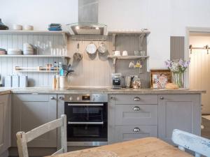 布洛克利的住宿－Quintessential Apartment, The Coach house，相簿中的一張相片