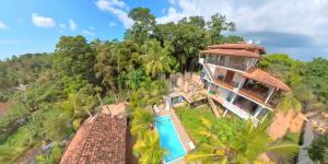 Bazén v ubytování Villa Jungle Paradise nebo v jeho okolí