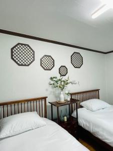 En eller flere senge i et værelse på Cheong Un Gak