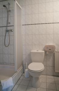 
Een badkamer bij Hotel het Gemeentehuis Uithuizen
