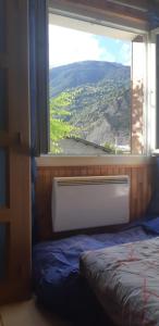 Ένα ή περισσότερα κρεβάτια σε δωμάτιο στο Appart a 10 min de 3 stations de ski