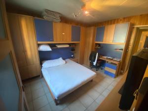 Ένα ή περισσότερα κρεβάτια σε δωμάτιο στο Appart a 10 min de 3 stations de ski