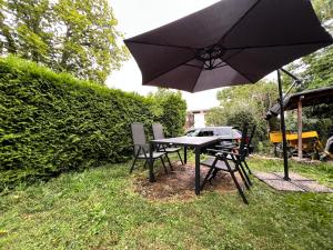 Κήπος έξω από το Große Maisonette-Wohnung by Rabe - Gartenabteil, Smart-TV, Netflix