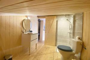 Kúpeľňa v ubytovaní "La cabane" grande maison, clim, parking + 18 fotografií
