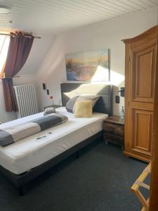 Postel nebo postele na pokoji v ubytování Bistro-zur-Quelle