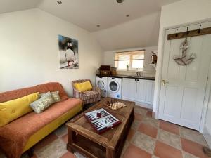 Dapur atau dapur kecil di Delightful Cockle Cottage