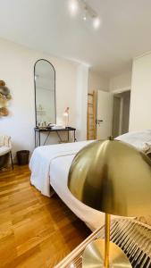 a bedroom with a bed with a large gold bowl on it at Estilosa casa golf in Gorraiz