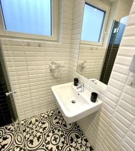 a white bathroom with a sink and a mirror at Home Sweet Home - Stephansdom in Vienna