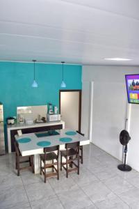 a kitchen with a table and chairs in a room at Cahuita Apartment by Angie in Cahuita