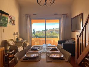 Photo de la galerie de l'établissement L'Appartement des Sables, au Lavandou 13 autres photos