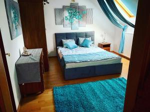 a bedroom with a bed and a blue rug at Dom MAJA 10-12 osób w górach, Krościenko nad Dunajcem, Szczawnica, Kluszkowce in Krościenko