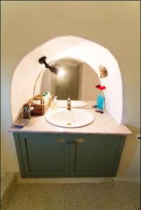 Фотография из галереи Hanging at the top of the world в городе Ия