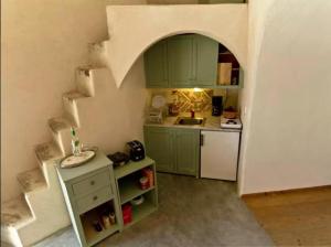 Фотография из галереи Hanging at the top of the world в городе Ия +12 фотографий