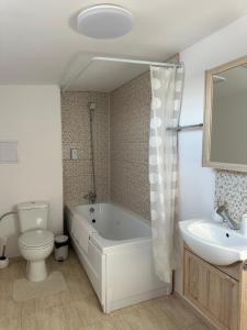 Ένα μπάνιο στο Jokai Apartments Nr9, code entry